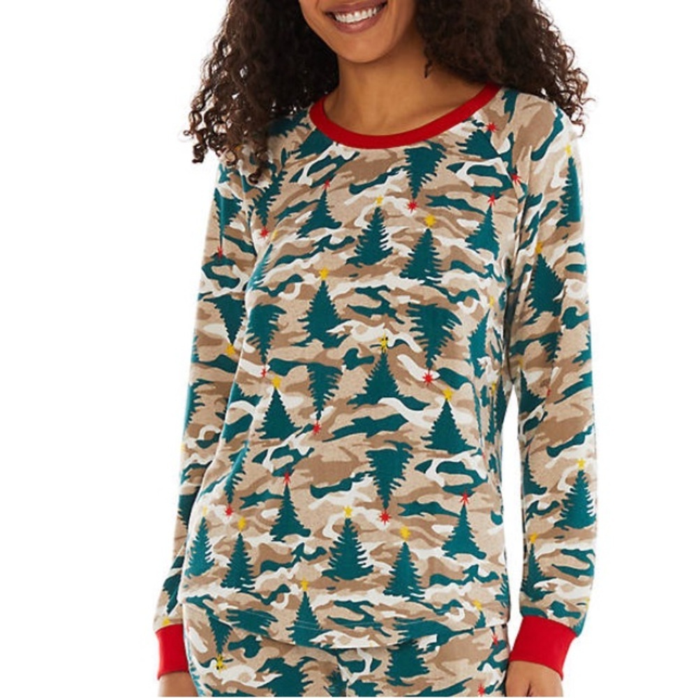 Pajamarama Size Large Christmas Trees Against Camo Background Long Sleeve Top
